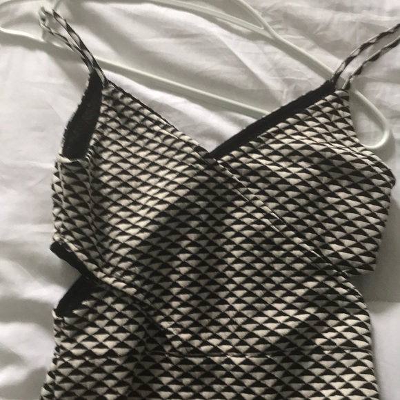 Black and white dress - cutout sides - Picture 3 of 3